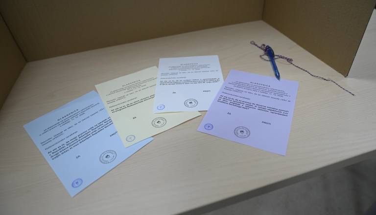 Referendumi: Slovenci množično na volišča, udeležba do 11. ure med najvišjimi doslej