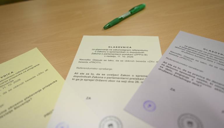 Volišče zamenjal za gostilno? Moški po glasovanju ni želel domov