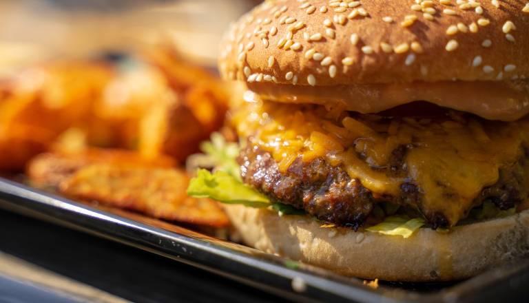 GLASUJTE: Kje na Ptuju ali v okolici je naj burger?
