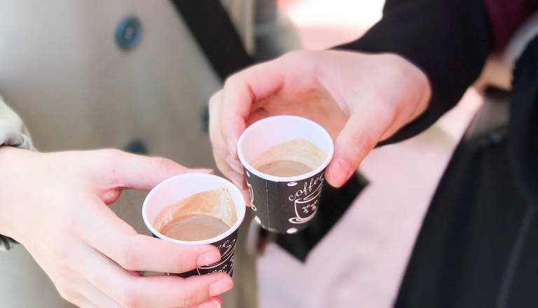 Koliko stane običajen dan v Ljubljani? Kava, kosilo in avtobus nanesejo do 16 evrov