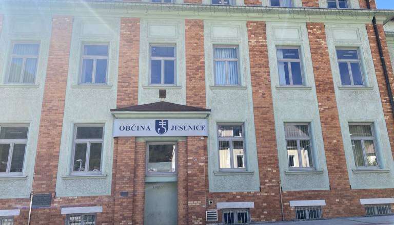 Jesenice dobile zeleno luč za energetsko prenovo občinske stavbe