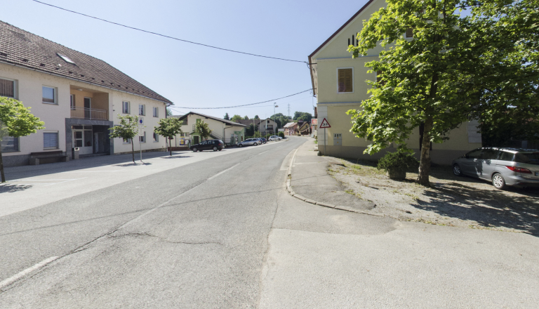 Kulturni dom v Mirni Peči v tako slabem stanju, da ga bodo morda celo porušili ali prodali