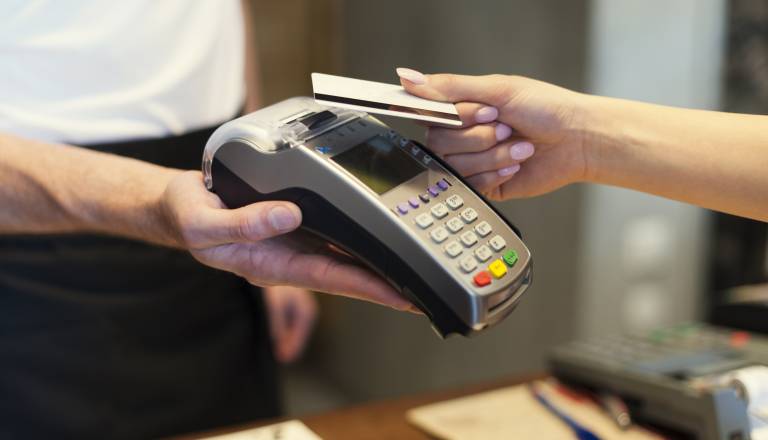 Kaj vse se prihodnje leto spreminja za uporabnike Mastercard plačilnih kartic?
