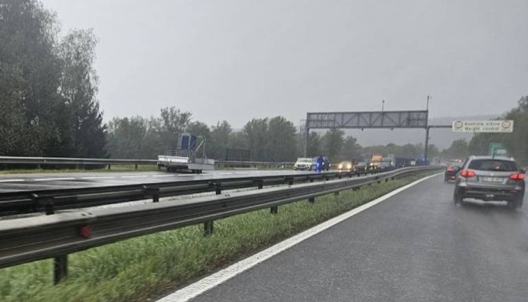 Policistu odvzel pištolo, ga ustrelil in pobegnil s policijskim vozilom: Zdaj je znana odločitev sodišča