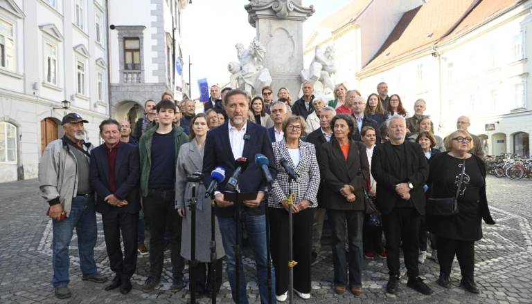 FOTO: Boštjančič vložil kandidaturo za župana