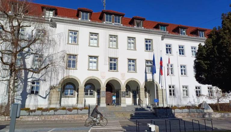 Novi urniki krajevnih uradov na Gorenjskem: kje in kdaj se spremembe poznajo od 19. oktobra