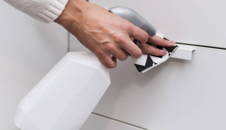 Kupci, pozor! Iz prodaje odpoklicali izdelek, ki ga imate morda tudi doma