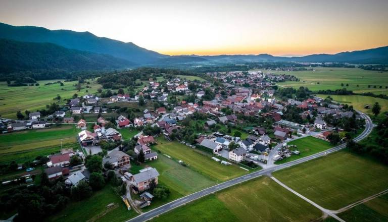 V Dolenji vasi popolne zapore cest do decembra: vožnja skozi zaprte odseke ni dovoljena