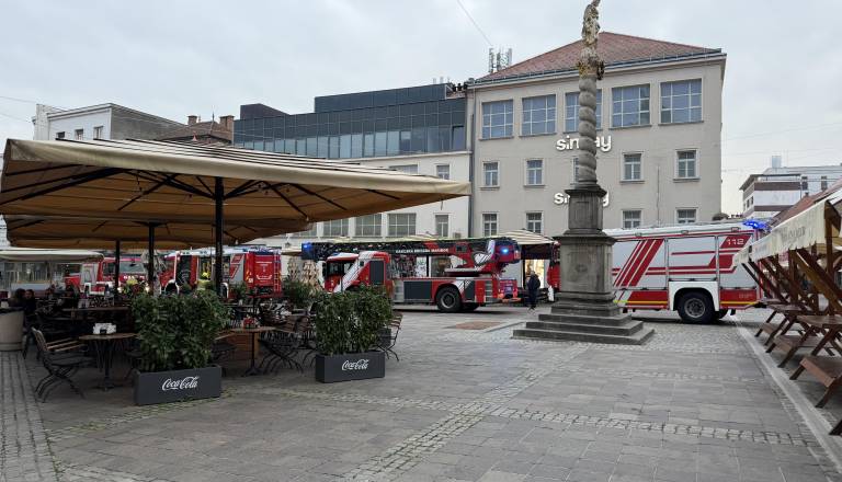 FOTO: Gasilci zjutraj posredovali v središču Maribora, kaj se je zgodilo?