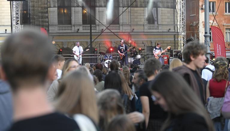 FOTO in VIDEO: Ljubljana znova pozdravila nove generacije študentov na Kongresnem trgu