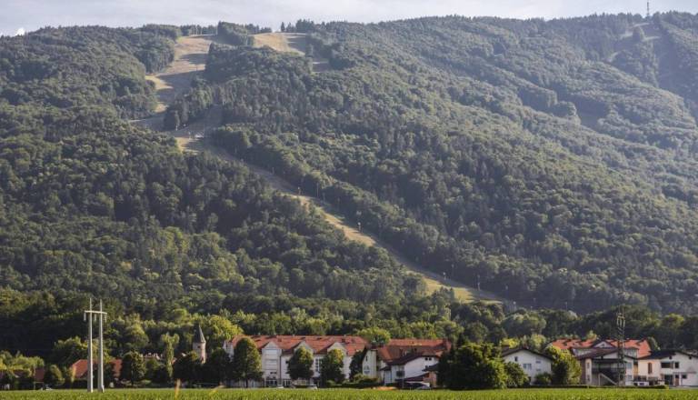Mariborska občina prodaja dve zemljišči, cena enega vas bo sezula