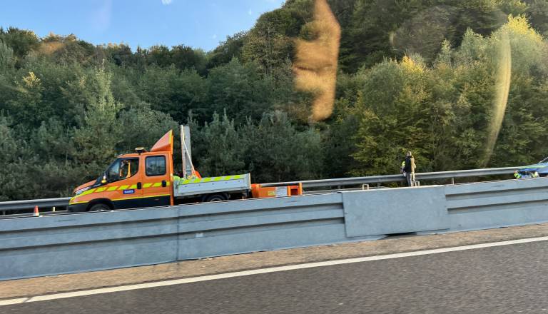 FOTO: Prometna nesreča na pomurski avtocesti, zaprt vozni pas