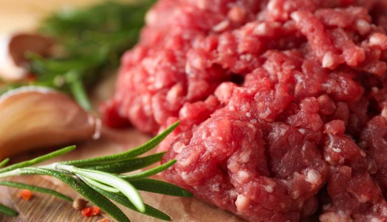 V priljubljeni trgovini odpoklic mesa slovenskega proizvajalca