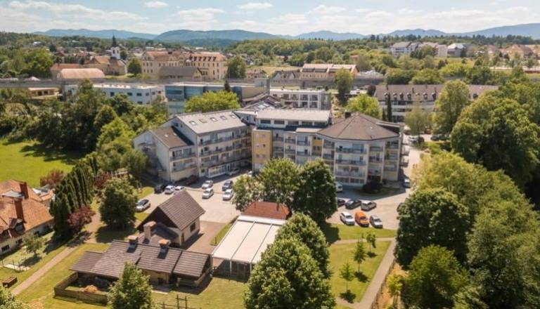 Iščete mesto v domu za starejše? Na Dolenjskem niti enega prostega, na sprejem čakajo stotine