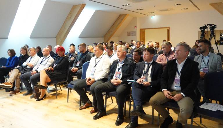 Več kot 20 županskih kandidatov na regijski konferenci o razvoju občin