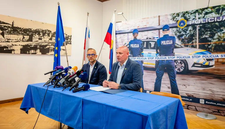 V Murski Soboti hišne preiskave zaradi trgovine z ljudmi, odkrili najmanj 14 žrtev