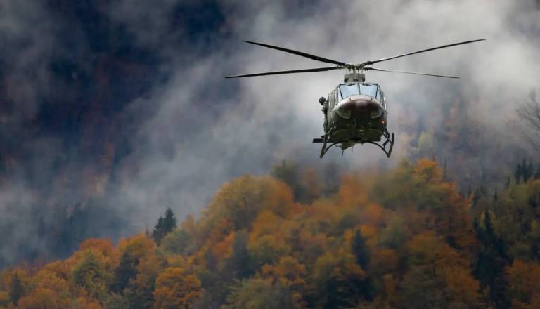 Premražen turist obstal v snegu pod Škrbino, helikopter mu je rešil življenje