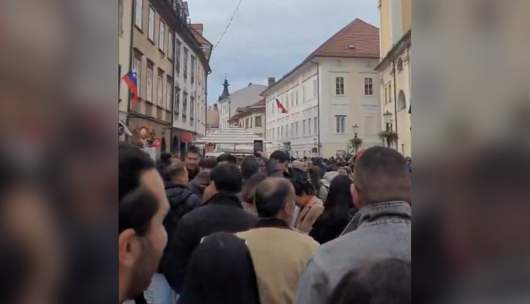 VIDEO: Kaj se dogaja v središču Ljubljane? Pred veleposlaništvom večurna čakalna vrsta