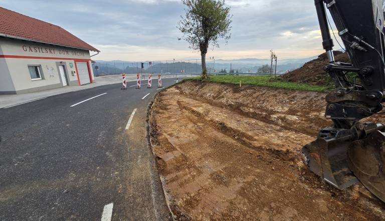 Skozi naselje tudi s 93 kilometri na uro, po letih čakanja končno stekla dela za večjo varnost