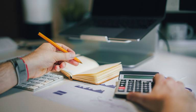 Sistem Studia Moderna, ocenjen na skoraj pet milijonov evrov, zdaj prodajajo za vsega milijon