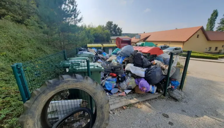 Občini prekipelo zaradi nepravilnega odlaganja odpadkov, na Goričkem ukinjajo ekološki otok