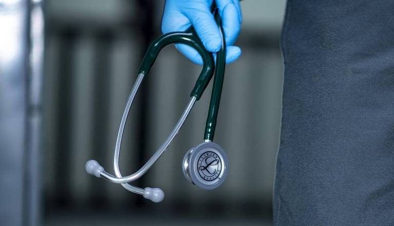 Zdravnica naj bi postavila napačno diagnozo raka, pacientki odstranili želodec in več drugih organov