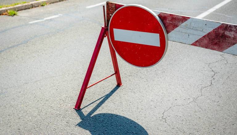 Zaradi asfaltiranja zapora ceste, dostop do nekaterih ulic onemogočen