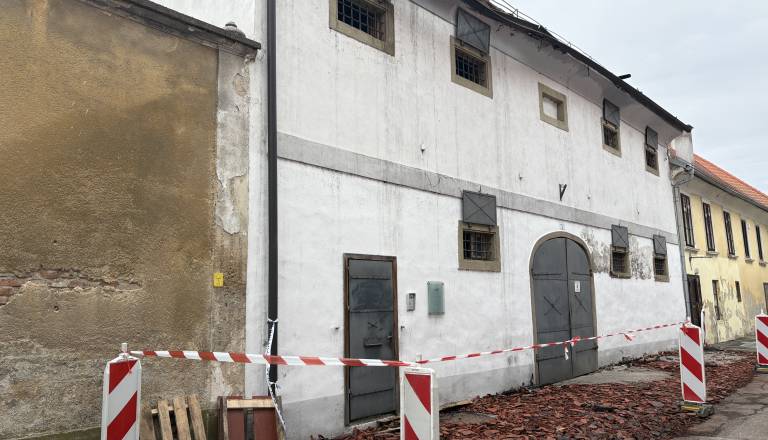 Po uničujočem požaru na Ptuju štiri družine potrebujejo pomoč, odprt račun za zbiranje donacij