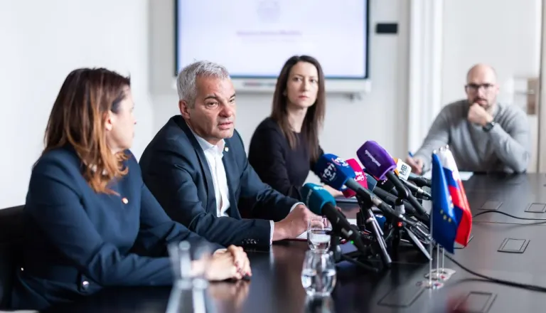 Mariborska občina tik pred menjavo župana zaposluje: V Arsenovičevem kabinetu iščejo novo okrepitev
