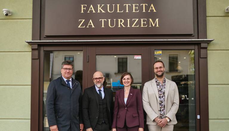 Fakultete niso le v velikih mestih. Študenti tudi v Brežicah in to v lepših prostorih
