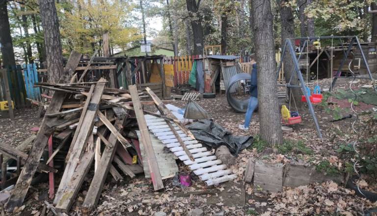 Za 18. rojstni dan si je zaželel nekaj nenavadnega: Podrl je hiško, ki jo je gradil od otroštva