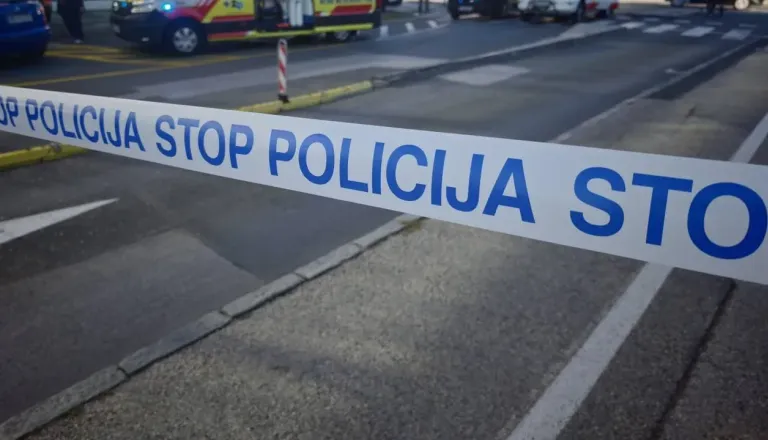 Kar 34 prometnih nesreč v enem dnevu, v dveh so se udeleženci huje poškodovali