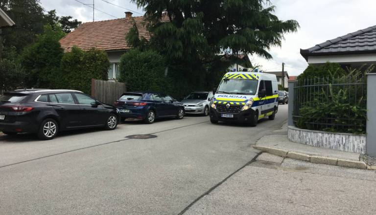 Na Štajerskem iz odklenjenega avtomobila ukradel denarnico, pin kodo našel kar v njej