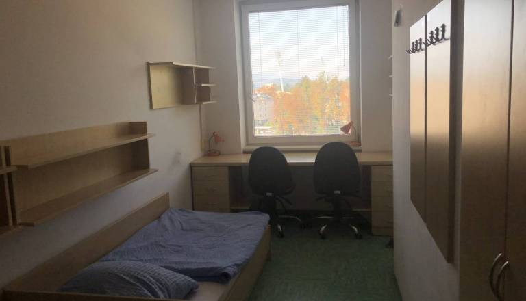 Študenti iščejo nastanitve: Za posteljo 250 evrov, za svojo sobo skoraj 500 evrov