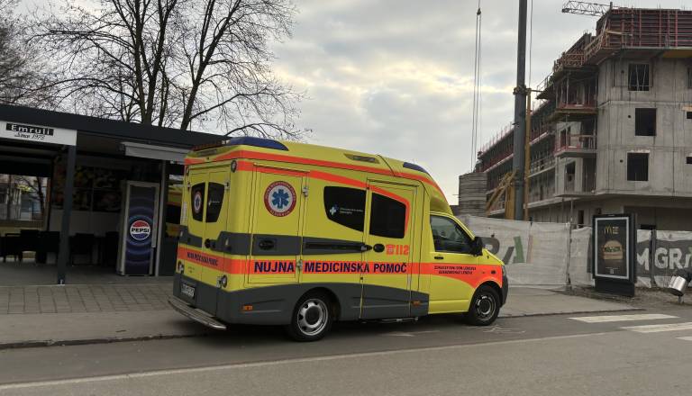 Slovenca padla z obzidja, eden pristal na intenzivni negi