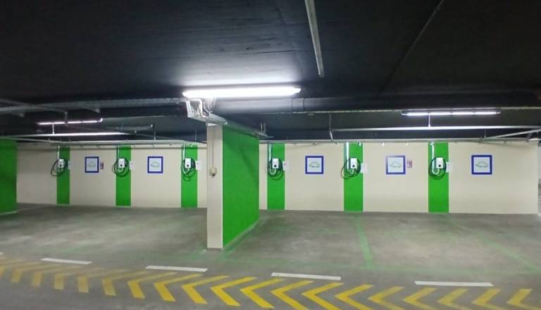 V središču Maribora šest novih polnilnic za električna vozila