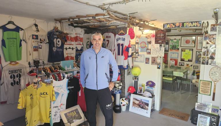 V Bovcu zbirka športnih legend: od Peléjevega podpisa do več kot 870 avtografov
