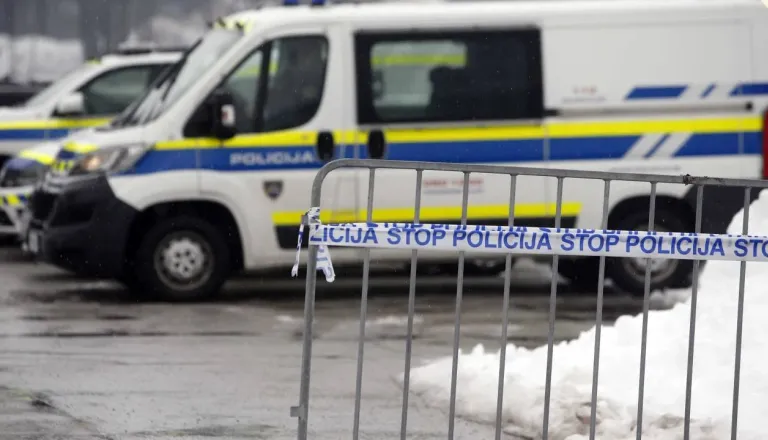 Velika kriminalistična akcija po Sloveniji: Zasegli droge, orožje in denar