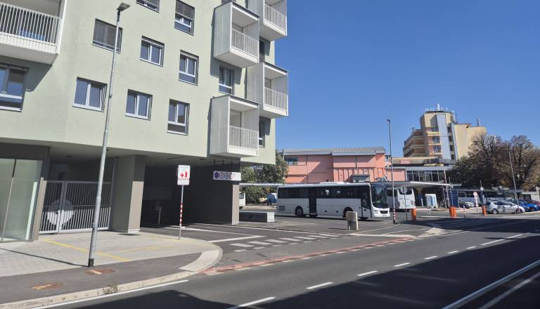 Stanovalci Zelenega dvora po navedbah o hrupu in izpušnih plinih: »Ne razumemo, kdo je govoril v našem imenu«