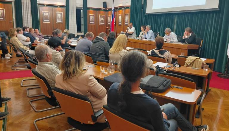 Radovljica povečuje sredstva za pomoč na domu in uvaja nova pravila za oddajanje stanovanj