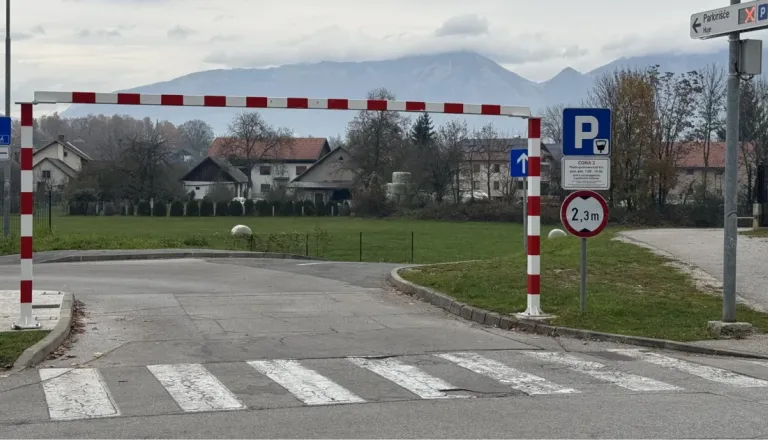 Kranj načrtuje dve garažni hiši, a lastništvo zemljišč marsikje veže roke