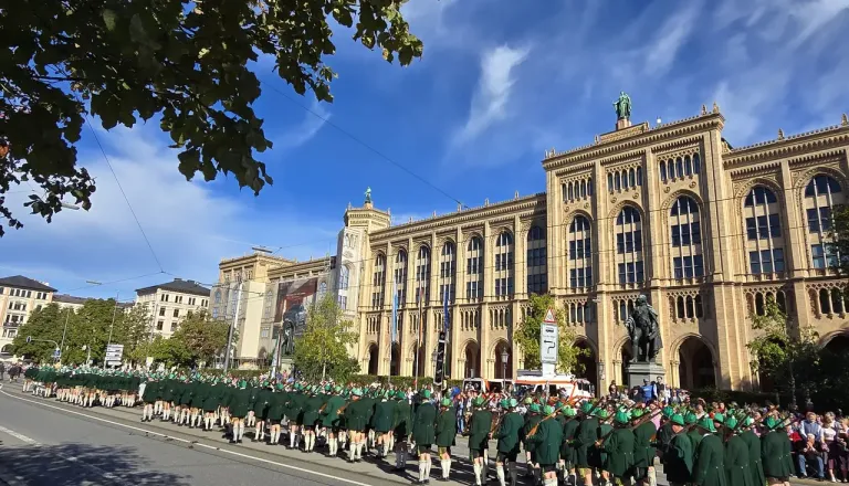 Godba Gorje na Oktoberfestu navdušila z Golico