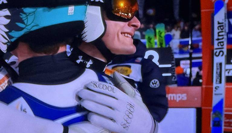 Prevc znova z dih jemajočo dolžino na prvo mesto