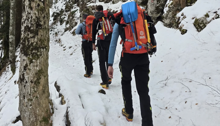 Kot v akcijskem filmu: hiter odziv slovenskih reševalcev v gorah, zdaj iščejo mimoidočega