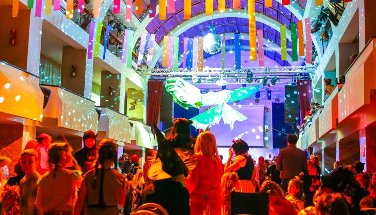 Otroško pustno rajanje v Festivalni dvorani in sprevod po mestu