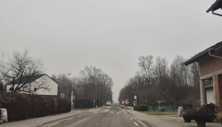 Počilo v Beltincih, cesto popolnoma zaprli