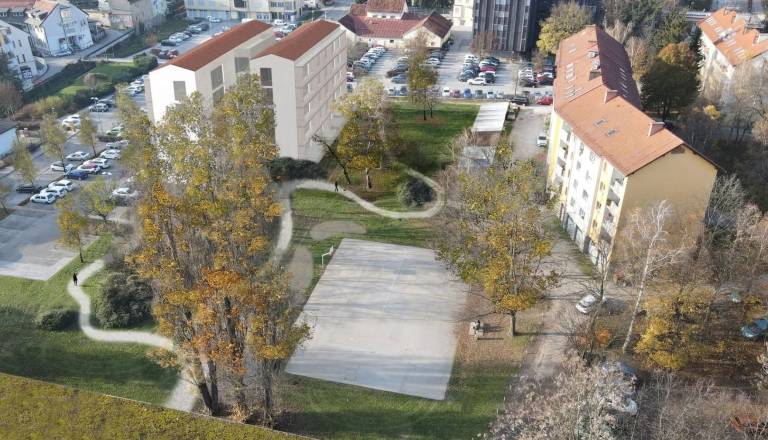 Je projekt gradnje neprofitnih stanovanj v težavah? Mestna občina Ptuj odgovarja