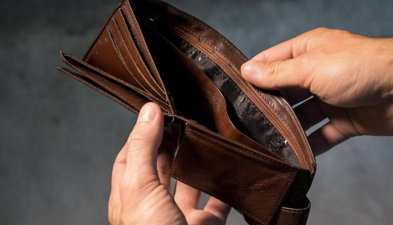 Občan ostal brez več kot 80.000 evrov