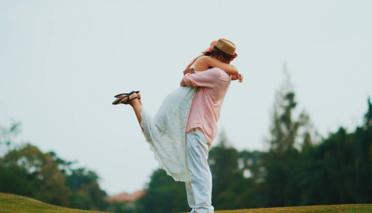 Koga bodo zvezde obsule z denarjem in ljubeznijo?