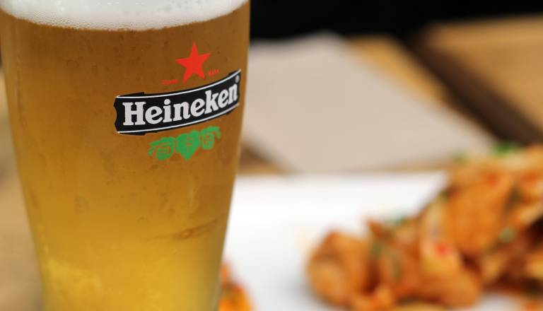 Heineken napovedal množična odpuščanja, kaj pa to pomeni za Pivovarno Laško? 